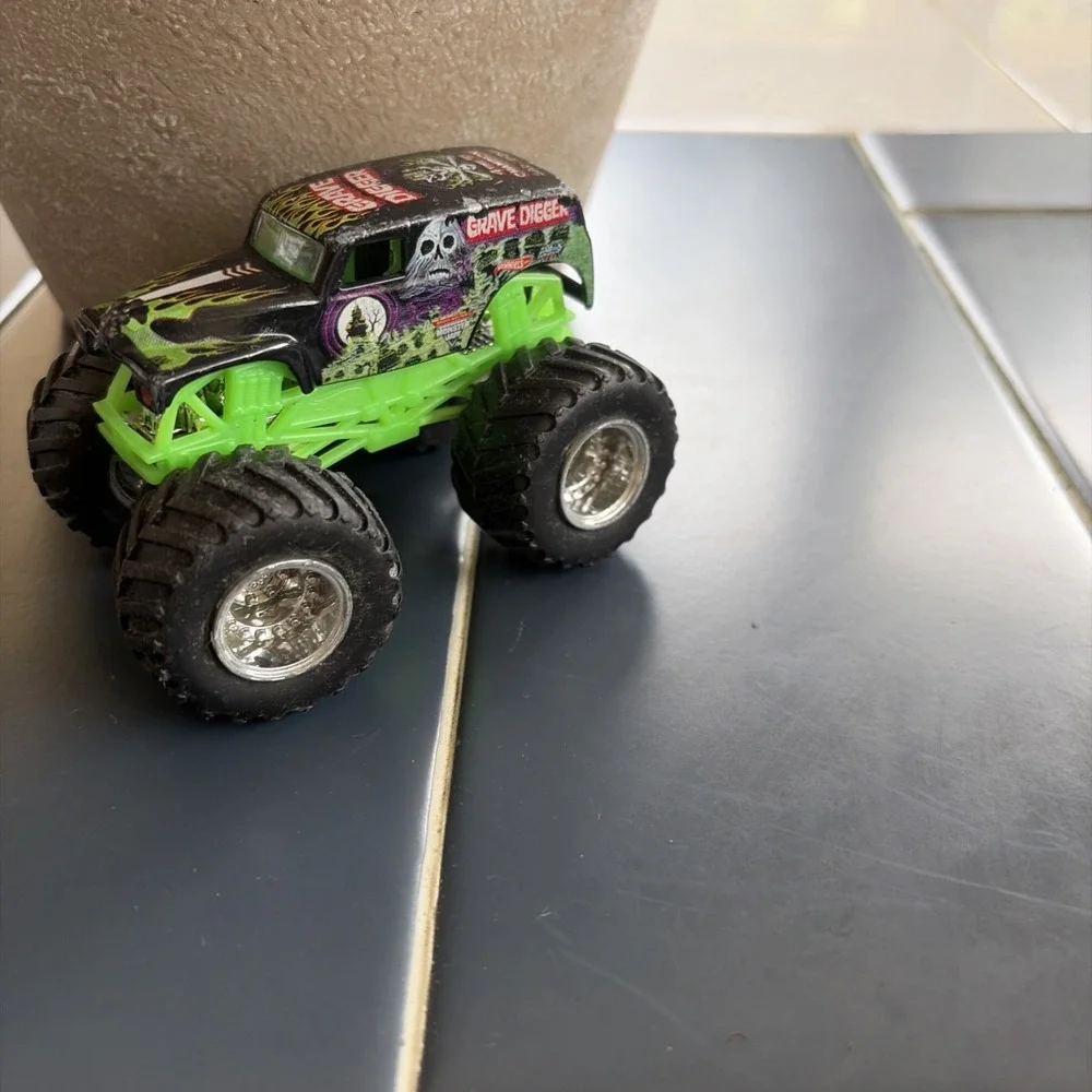 Hot Wheels Monster Jam Lot of 6 Diecast Mud Series Monster Trucks 1:64 (E3)